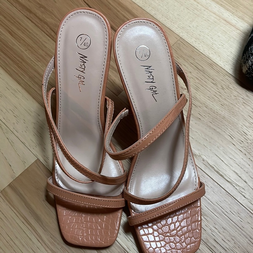 Mule sandals